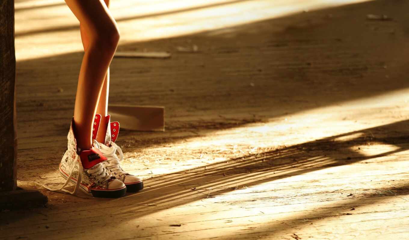 Женские ножки в чулках и красные ботинки. Ноги девушки - векторное изображение EPS
