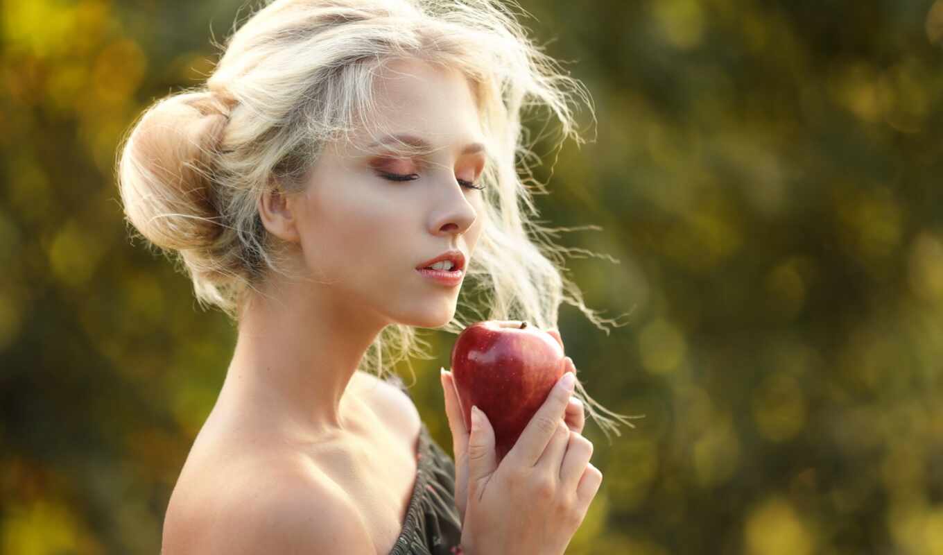 apple, девушка, house, red, blonde, алиса, meal, keep, arm, тарасенко