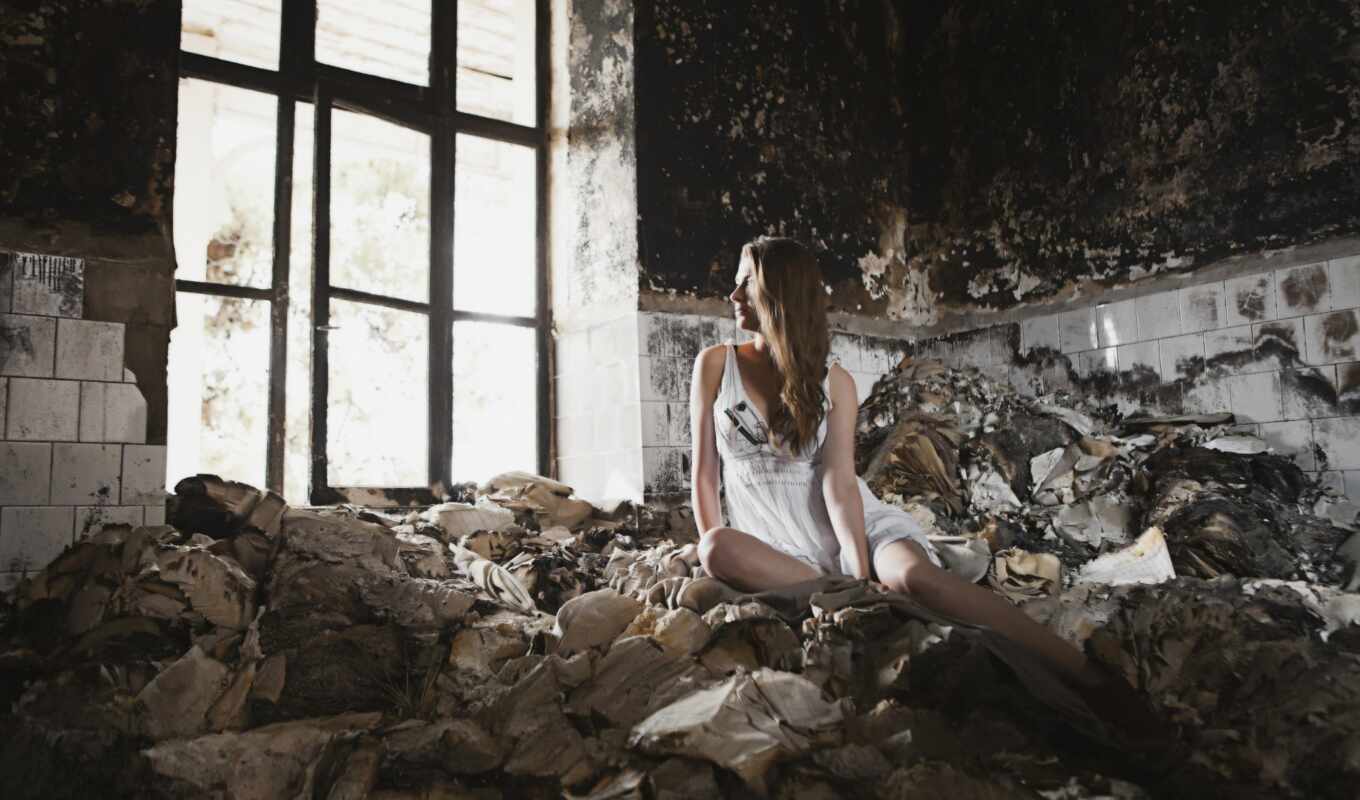 girl, picture, window, PHOTOSESSION, couch, dome, steel, refrigerated, old, abandoned, abandoned