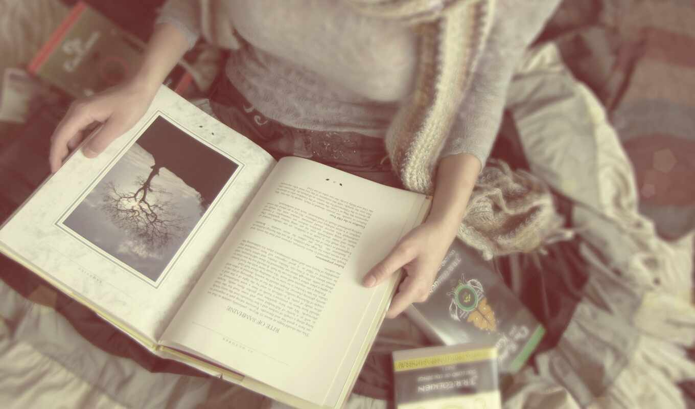 девушка, книга