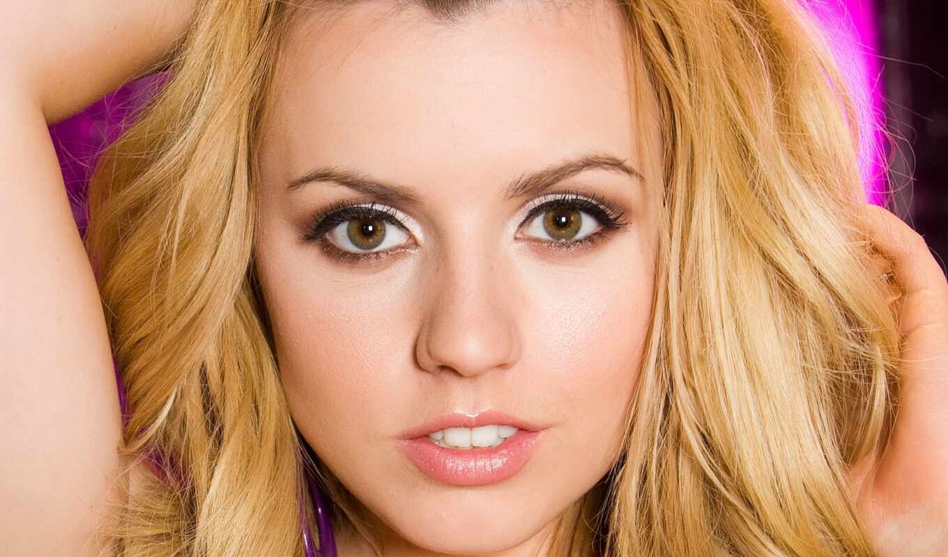 фото, the, and, her, with, lexi, belle, pentho