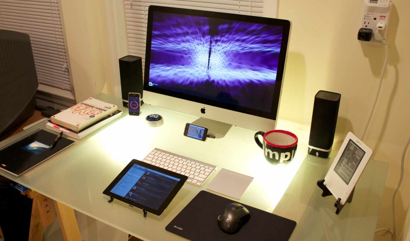 tech, apple, a computer, screen, place, mouse, working, columns, iphonr