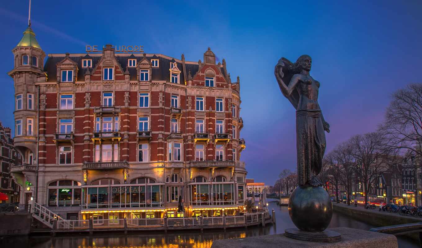 Amsterdam, statue