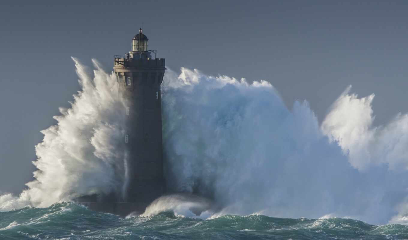 the storm, lighthouse, wave, category, faith, prank, Britain, kermorvat