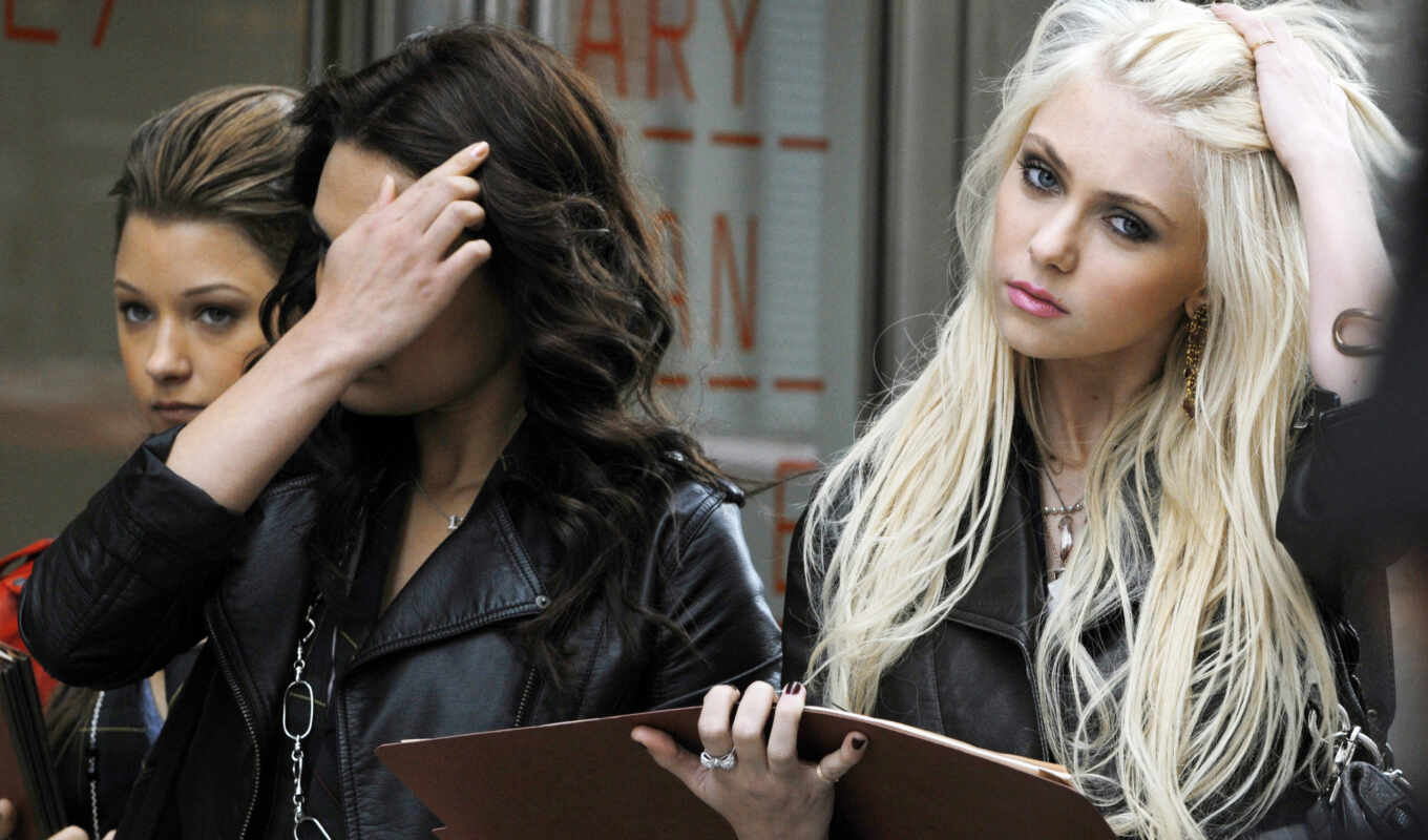 momsen, taylor, pinterest, crossover, pretty, puppy, area, Isaac, basic, original, characters