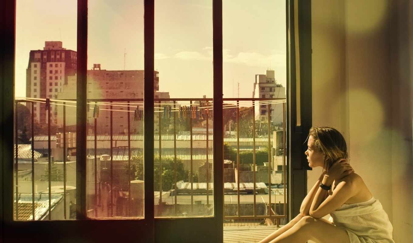 девушка, окно, город, сидит, балкон, смотрит