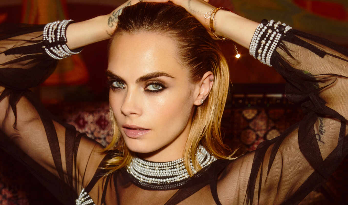 woman, brand, gal, gross, face, fashion, dark, crop, delevingne, to clothe