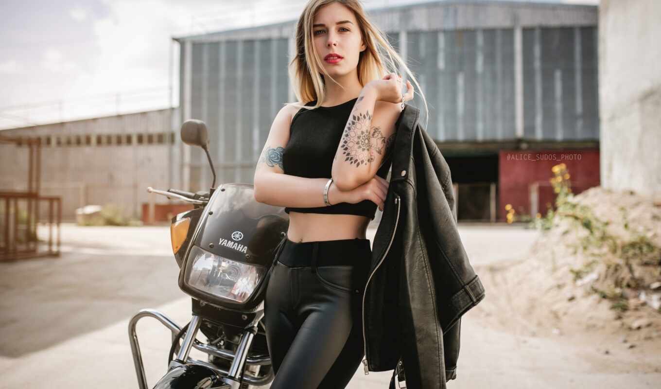 black, девушка, женщина, мотоцикл, leather, модель, portrait, ринг, нос, upload, штаны