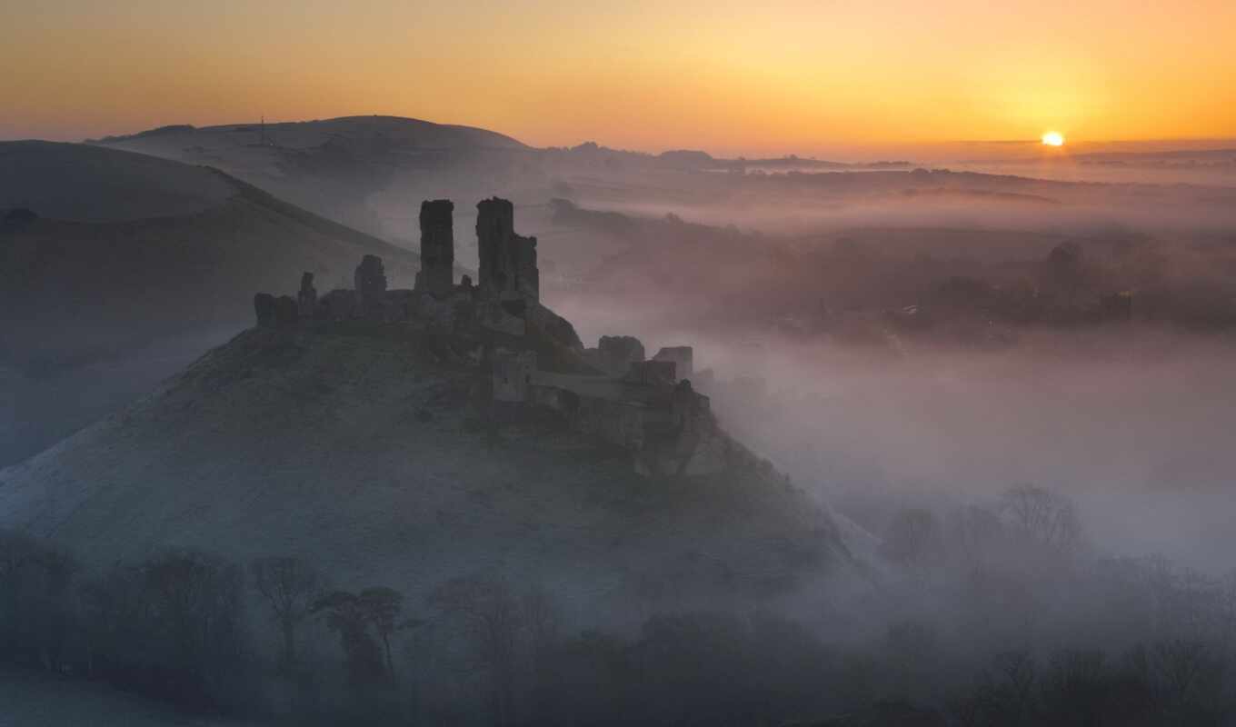 небо, castle, middle, mountains, hazy