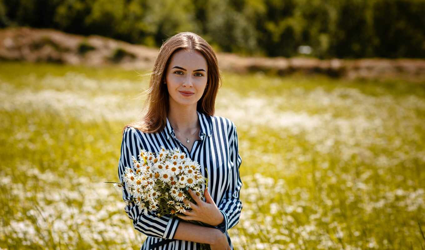 photo, flowers, view, girl, smile, bouquet, chamomile, aleksey, stand, arm, gilevyi