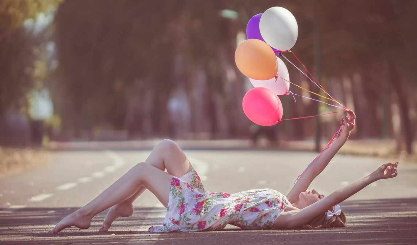 Фото девушки с воздушными шарами