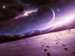 следы в снегу с планетой на заднем плане