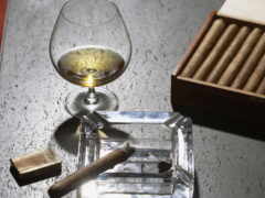 сигары, пепельница, виски