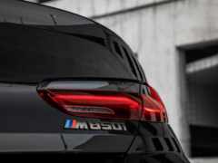 bmw m детали производительности отображаются на задней части автомобиля