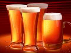 три бокала пива сидят рядом на столе