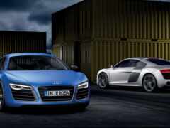 новый концепт спортивного автомобиля audi представлен перед грузовыми контейнерами