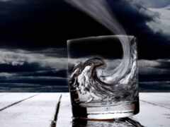 стакане, буря