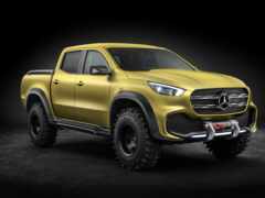 жёлтый пикап mercedes припаркован в темной комнате