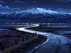 горы вдали с дорогой, проходящей через них