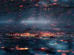 закрытие размытой фотографии темно-синего фона с оранжевыми огнями