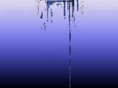 есть много различных цветных объектов, плавающих в воде