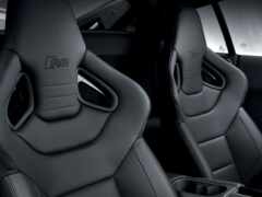 сиденье автомобиля с рулевым управлением