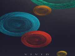 женский образ группы шариков пряжи по кругу