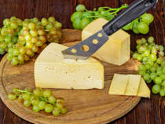 сыр, виноград, редкий