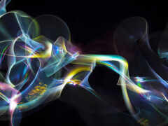 ярко окрашенные огни кружатся вокруг черного фона