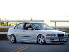 bmw e36 седан с плоской шиной и широкой стойкой