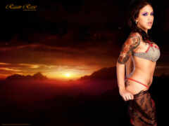 женщина в бикини позирует для фото