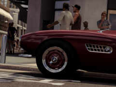 на стороне улицы припаркован красный автомобиль