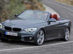 арафированный вид кабриолета bmw, едущего по извилистой дороге