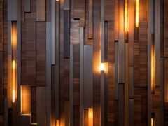 закрытие стены с включенным светом