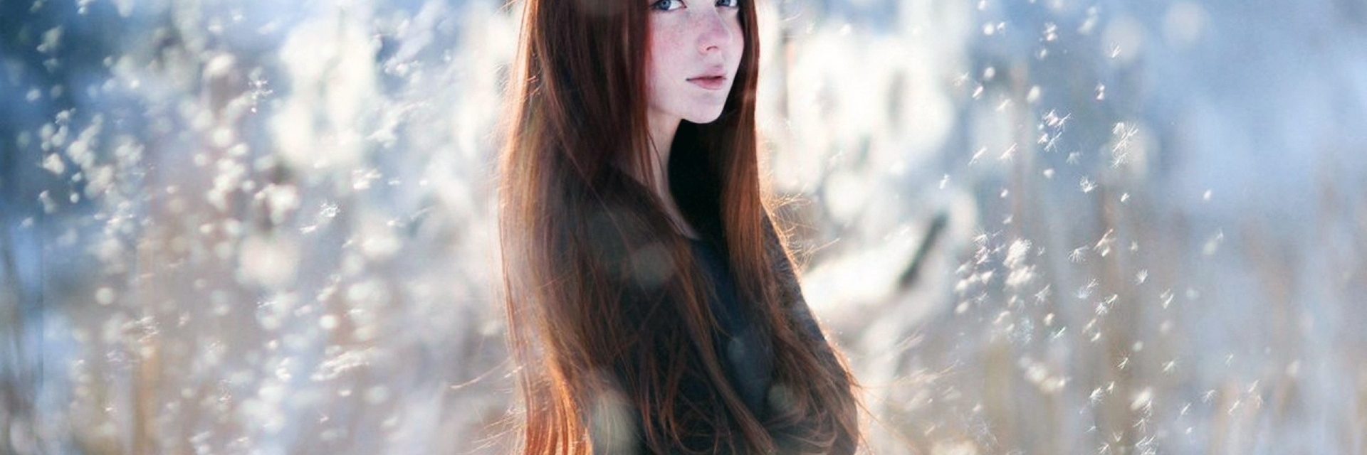 Девушка. Зимний портрет. Каштановые волосы у девушек. Девушка с длинными каштановыми волосами.