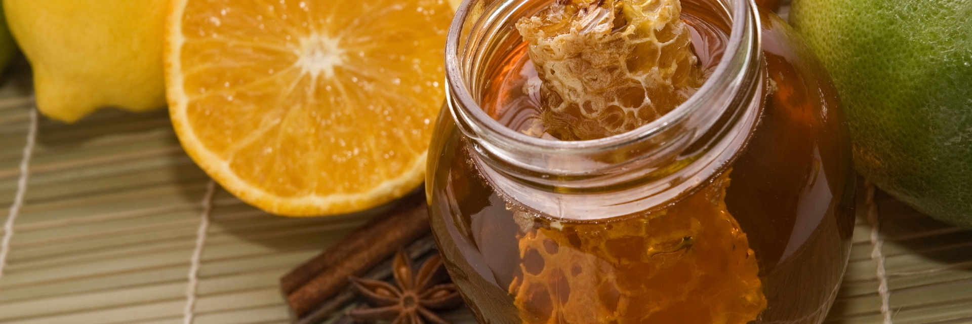 Мед с корицей польза. Мед и корица для чистки сосудов. Мед апельсин и лимон для сосудов и иммунитета. Фрукты мед и печень. Апельсины и мед картинка Новогодняя.
