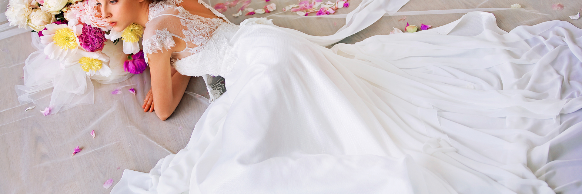 К чему снится свадебное платье на себе замужней девушке без прически