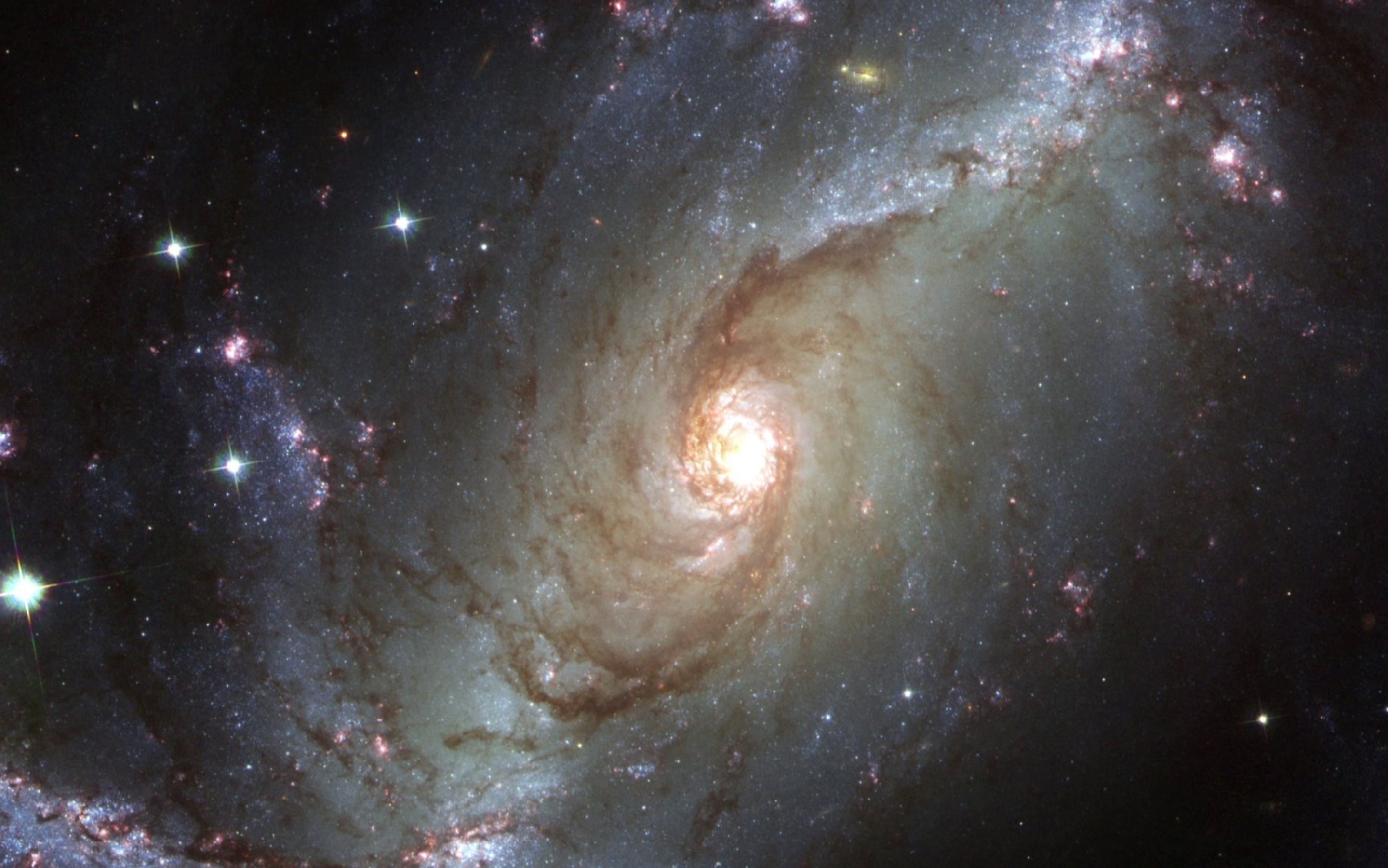 Большой ли космос. Полярная звезда снимок Хаббла. Телескоп Hubble снимки. Космос Галактика Млечный путь. Галактика NGC 1566.