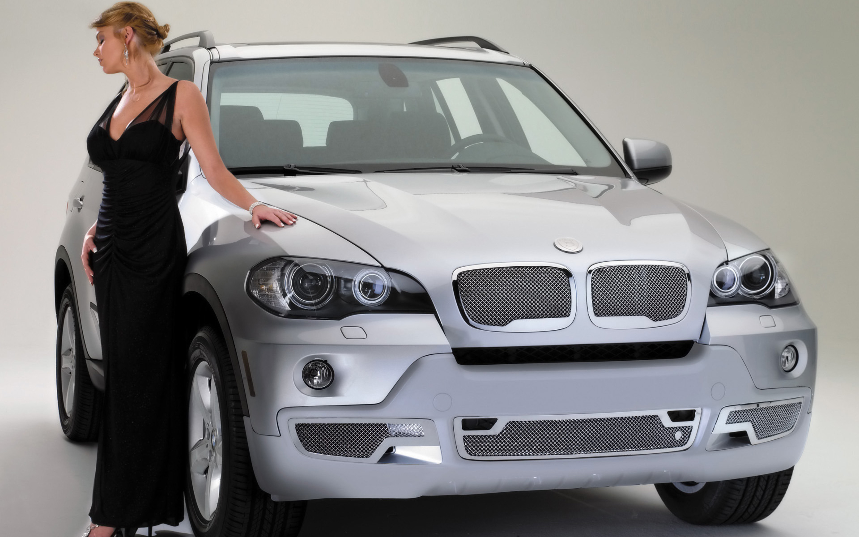 Фото женских машин. BMW e70 girl. BMW x5 и девушки. BMW х5 e70 и девушка. БМВ х5 женская модель.