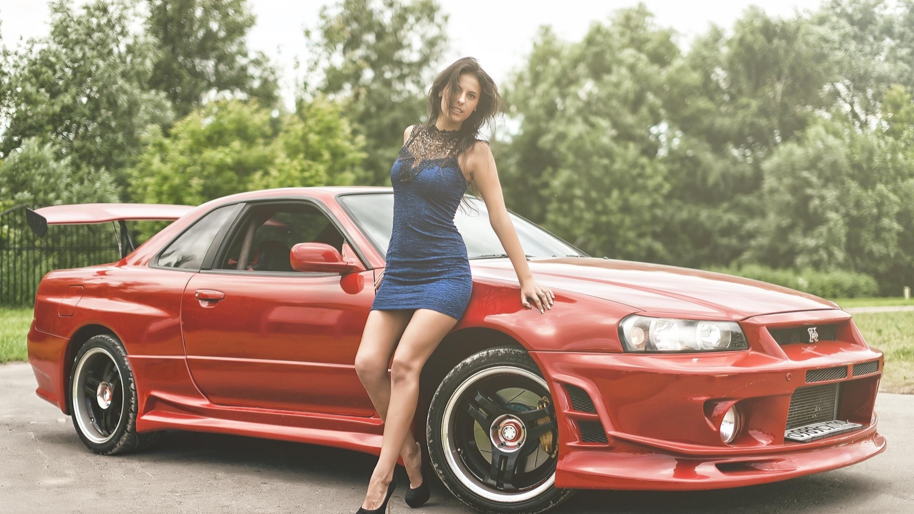 Camera woman r34. Nissan Skyline GTR r34 и девушка. Nissan Skyline r34 с девушкой. Ниссан Скайлайн 34 с девушкой. Skyline GTR r34 девушка.