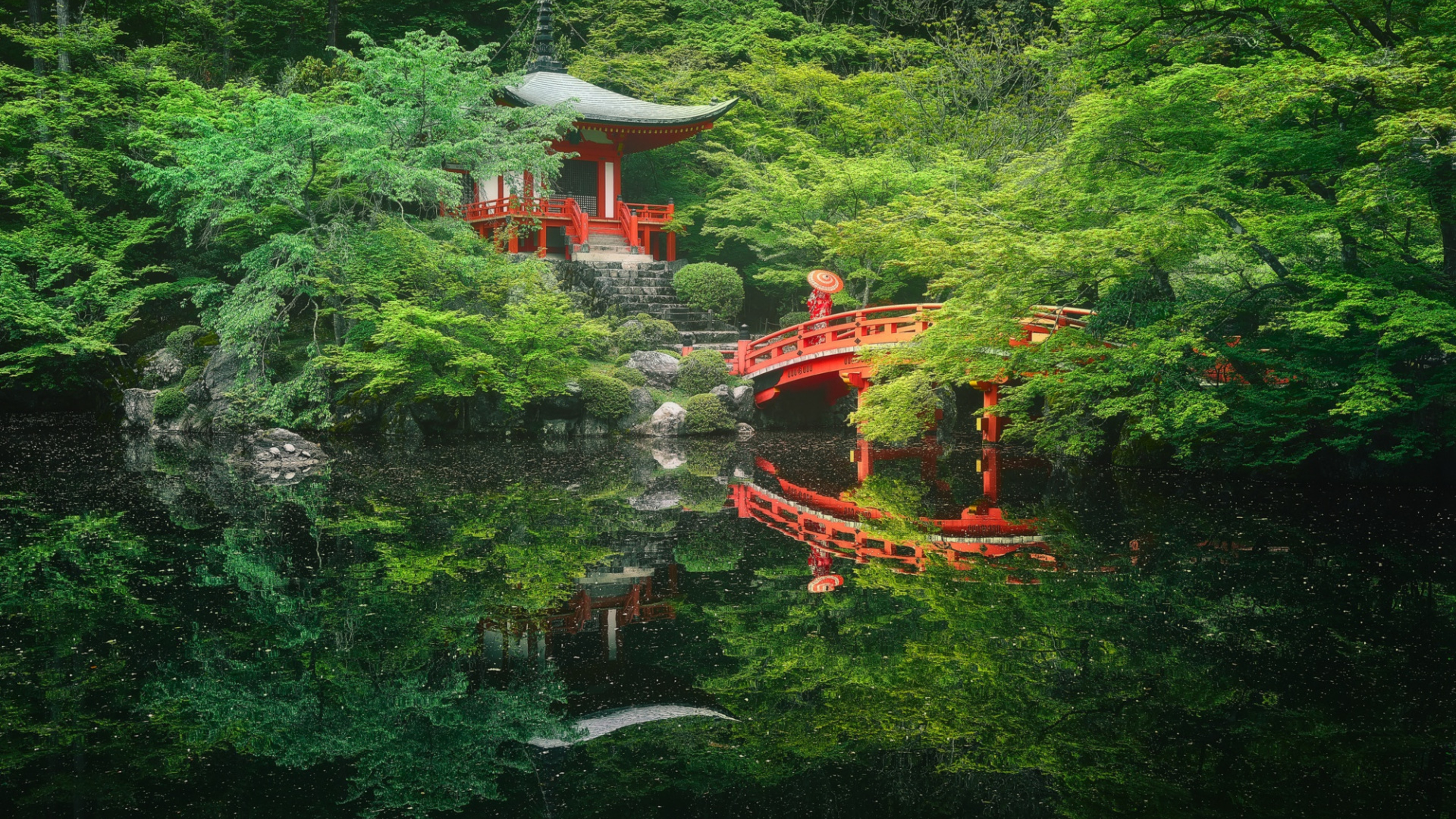 Японский парк красный мост и пагода
