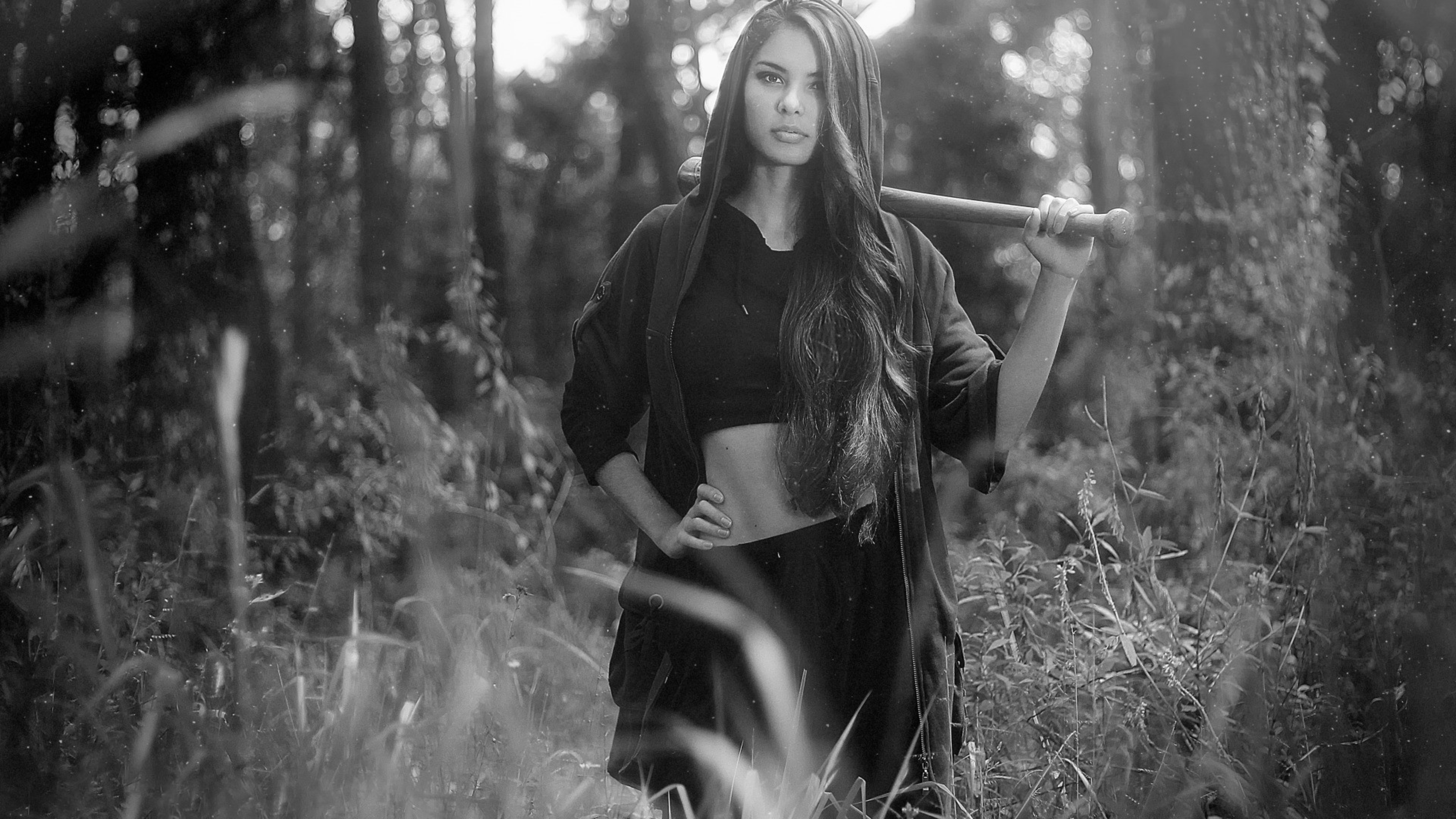 Дерзкая пока. Фотосессия в лесу. Девушка в лесу. Красивые девушки на природе. Девушка с битой.