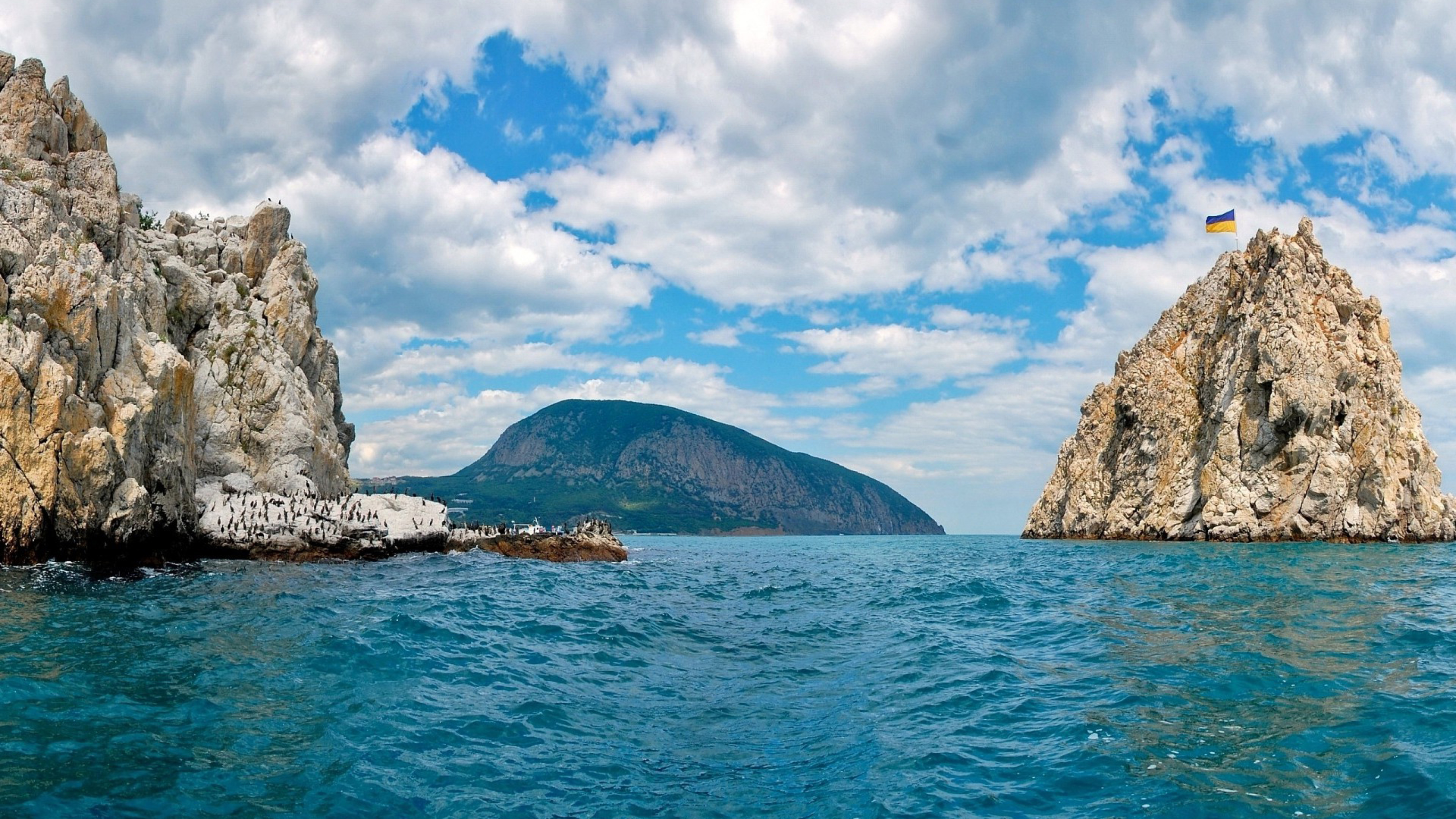 Lku crimea. Скалы адалары Крым. Аю Даг Артек. Адалары Артек. Аю-Даг медведь-гора.