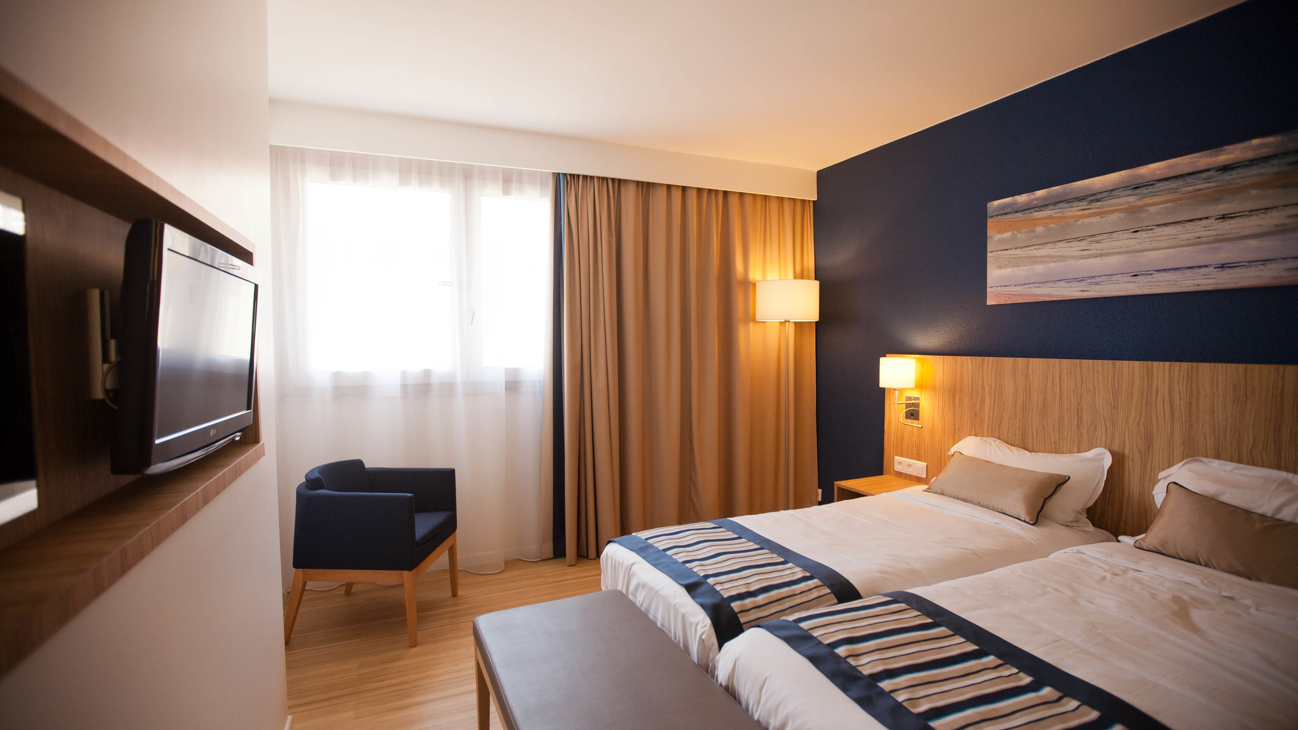 кресло, интерьер, кровать