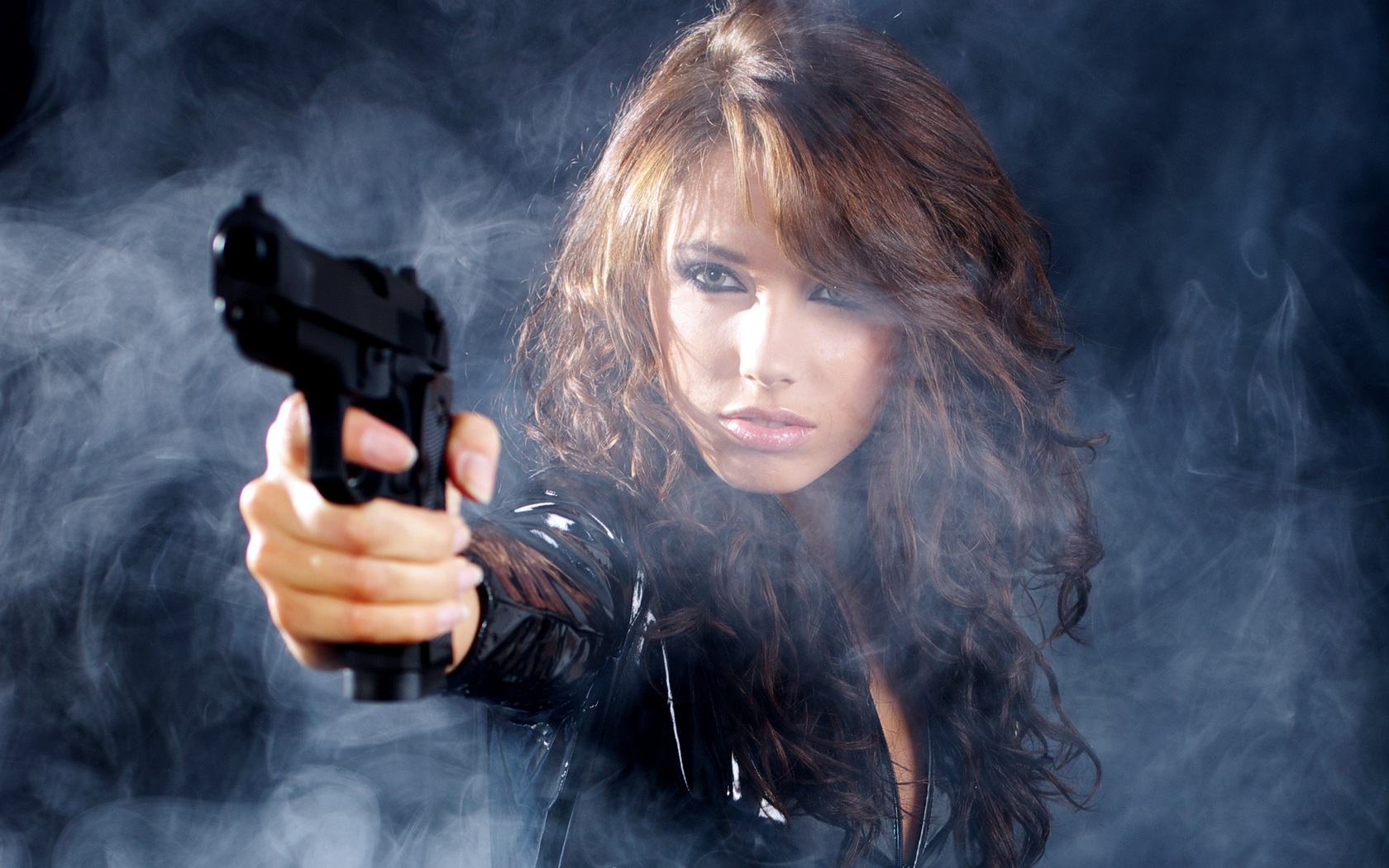 дым, девушка пистолет