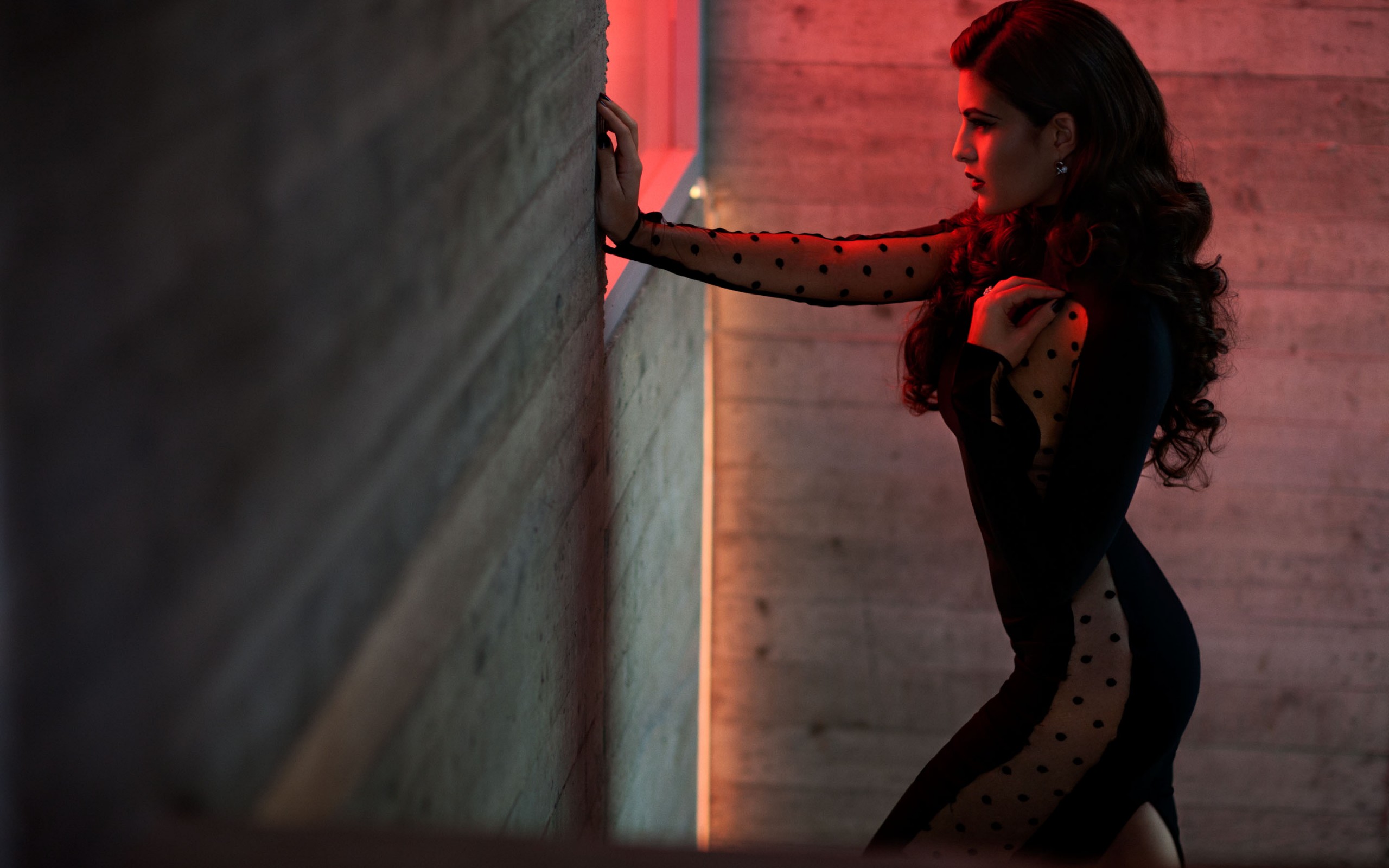 красный, темнота