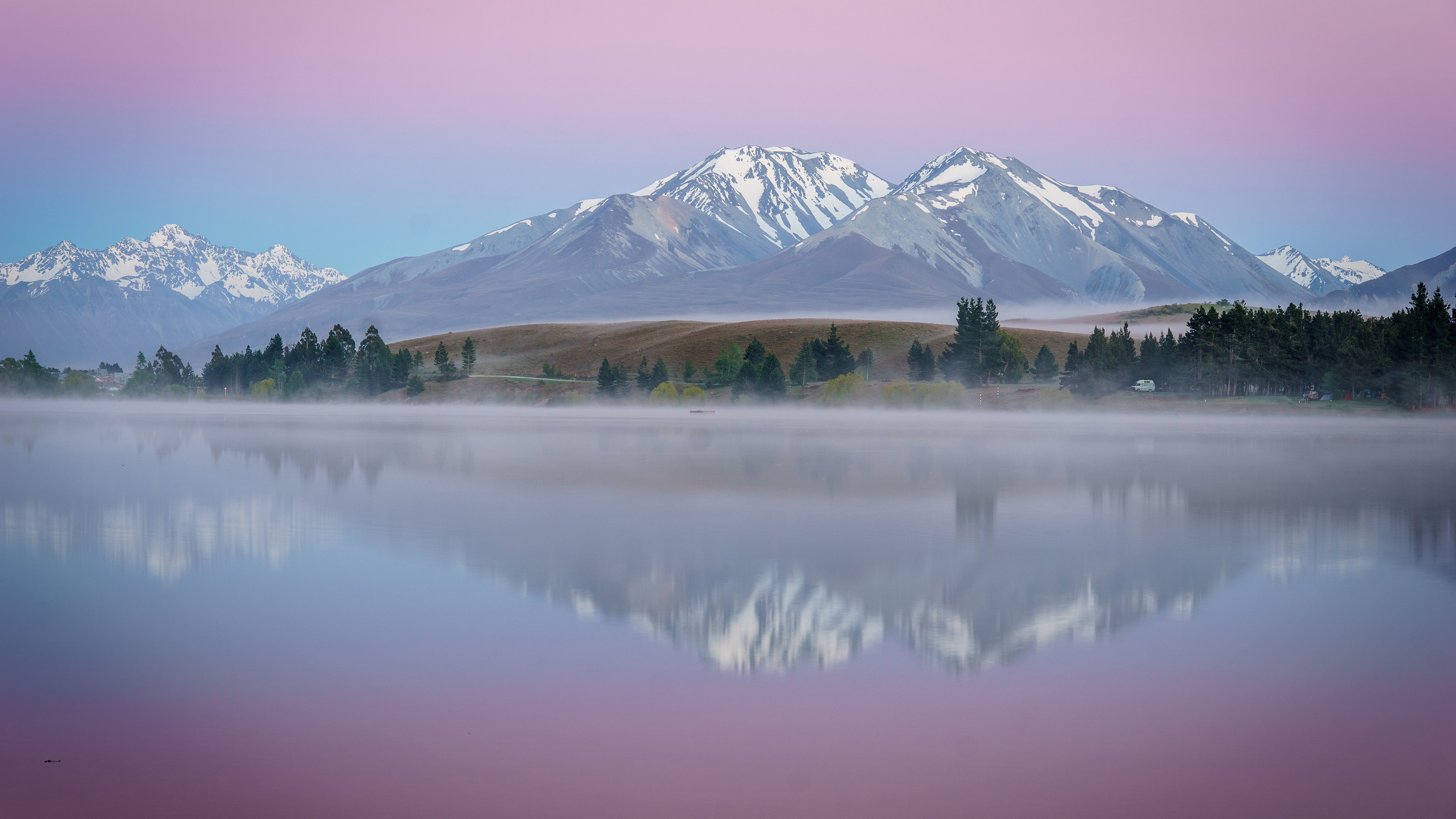 Новая зеландия 4. Горы новая Зеландия 4к. Пейзаж4. Утро в новой Зеландии. Горы за озером туман.