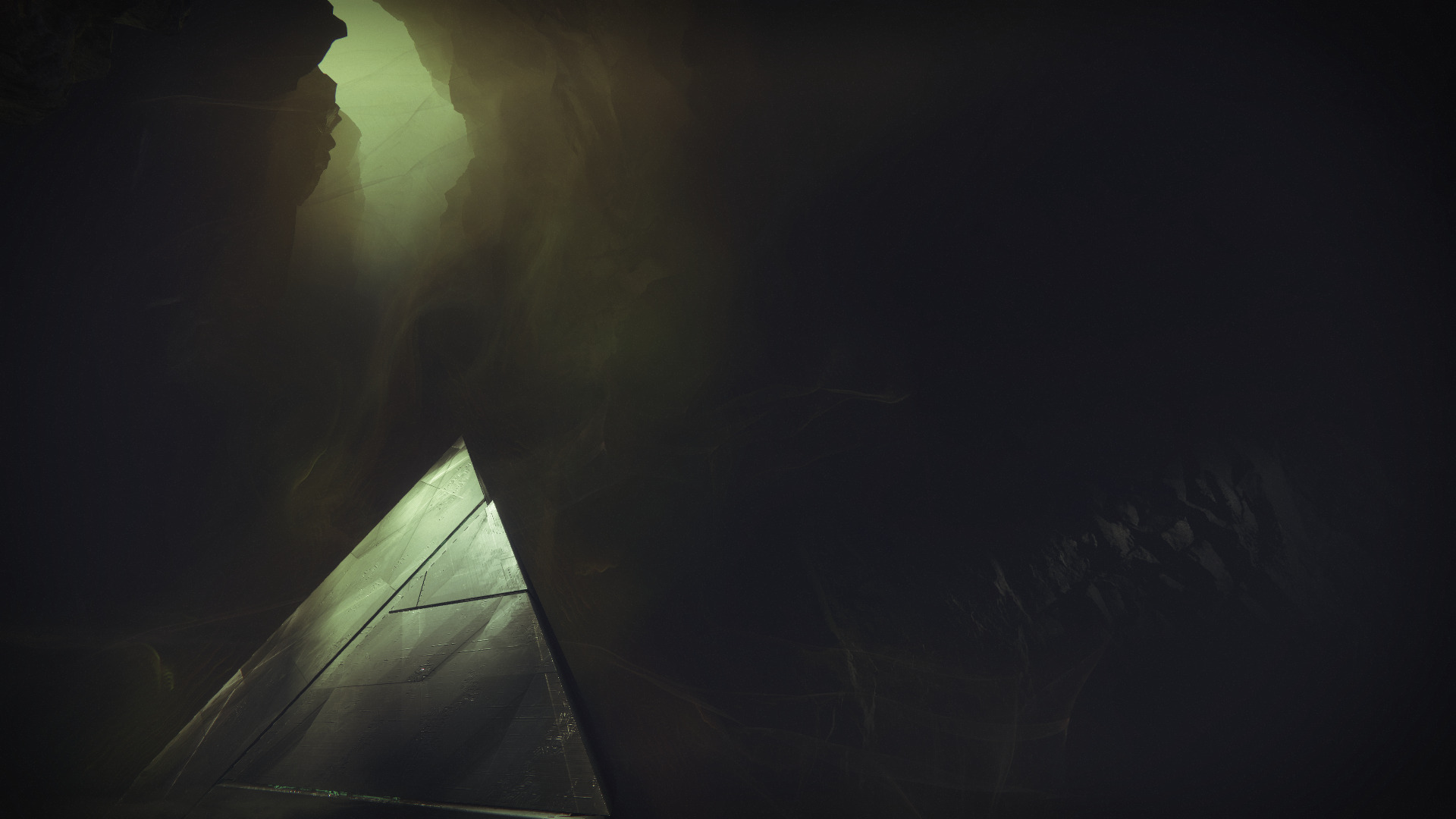 есть свет, сияющий через окно в темной комнате