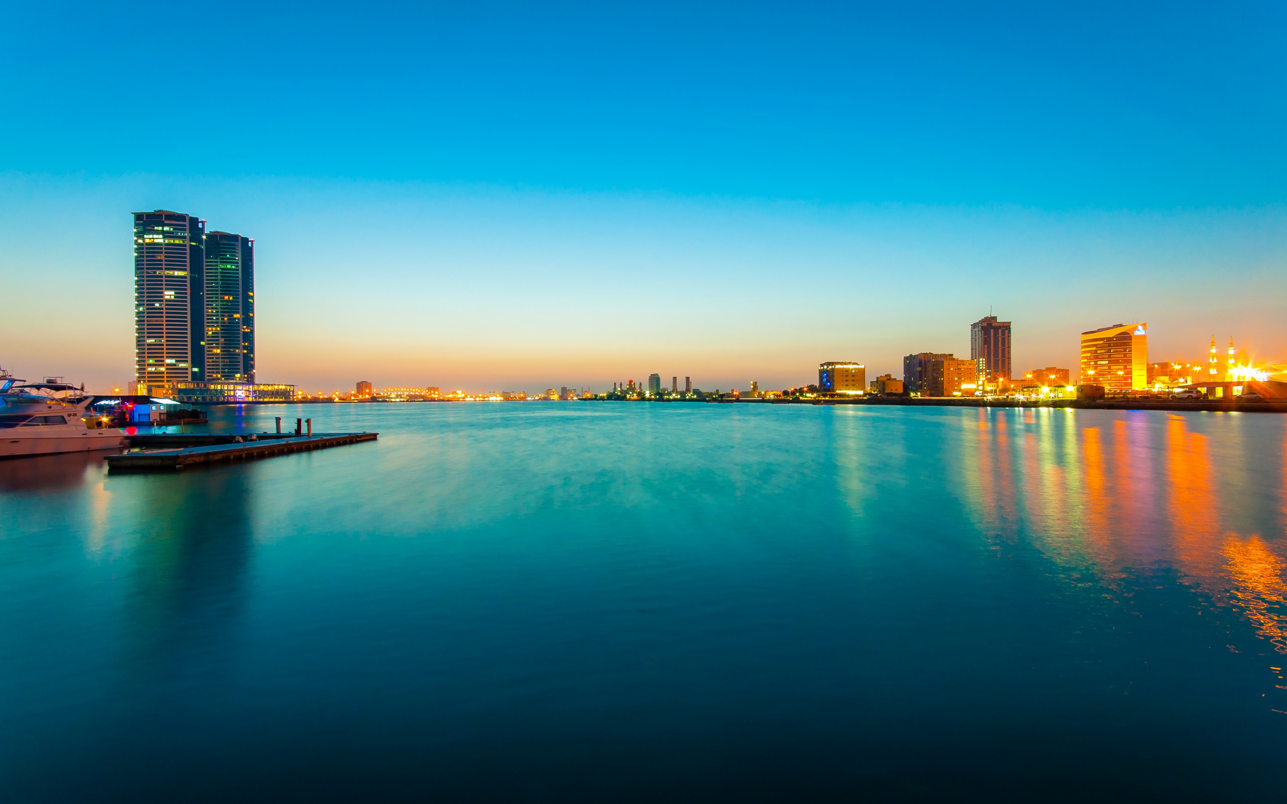 Большие города не берега не. Рас-Эль-Хайма (город). Sharjah Skyline. Шарджа океан. Шарджа море.