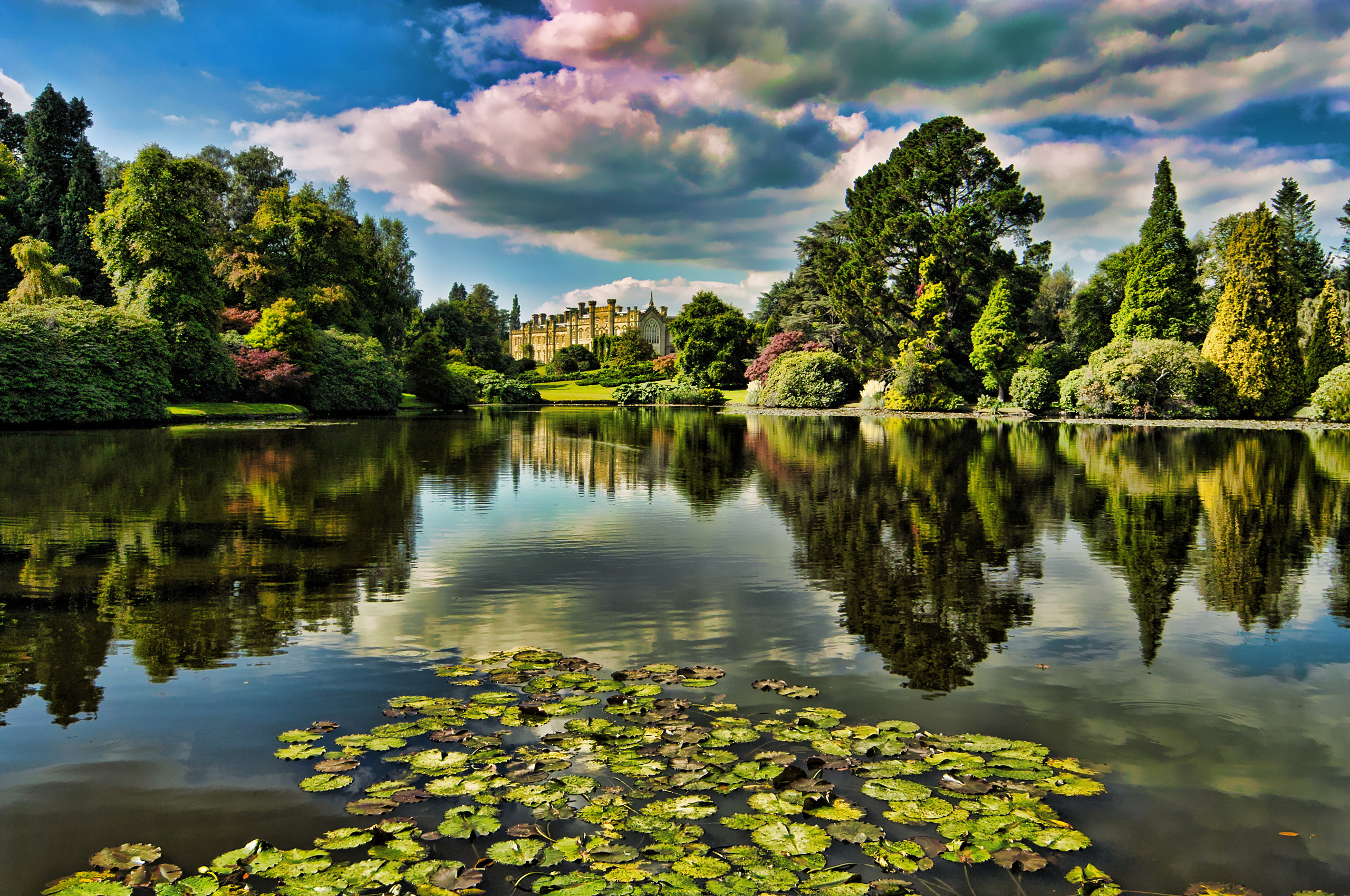 отражение дворца в озере скачать